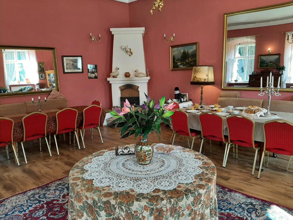 Palac Jastrowiec Εξωτερικό φωτογραφία